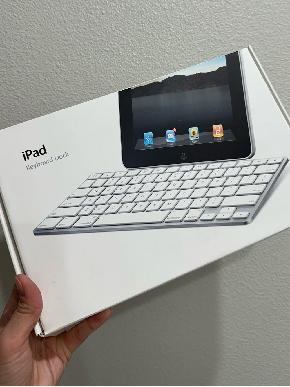 Apple White iPad Keyboard Dock - Slim Typing Accessory